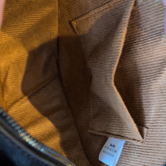 Coach (CE652) Heart-Shaped Crossbody Black Pebbled Leather Gold Tone Hardware - Picture 8 of 8